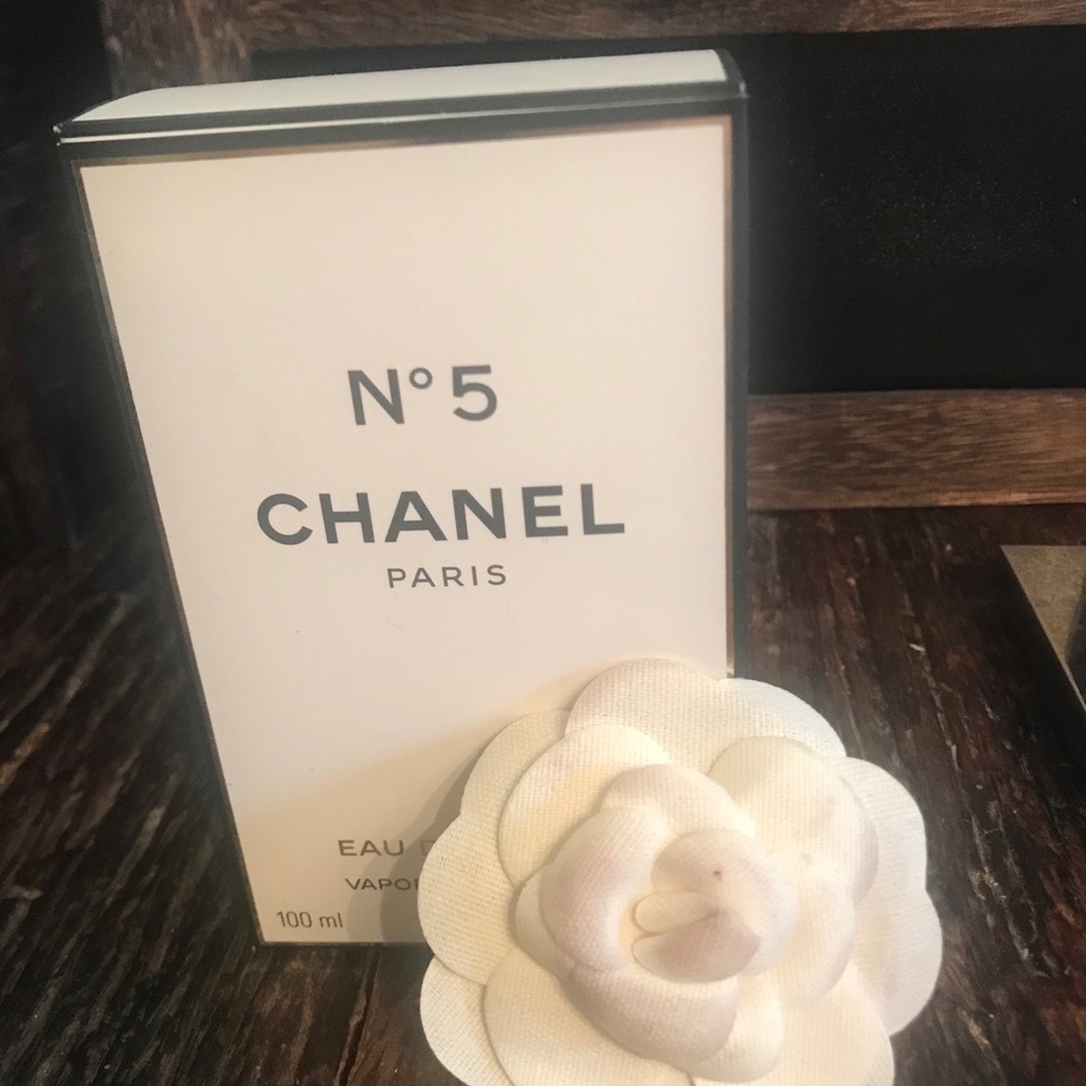 💋 SOLD 💋 CHANEL GARDENIA paper backed fabric